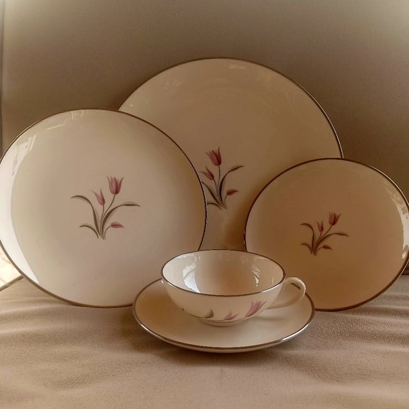 Vintage Franciscan China Collection in "Carmel' Pattern-Set of 40 - Picture 1 of 10